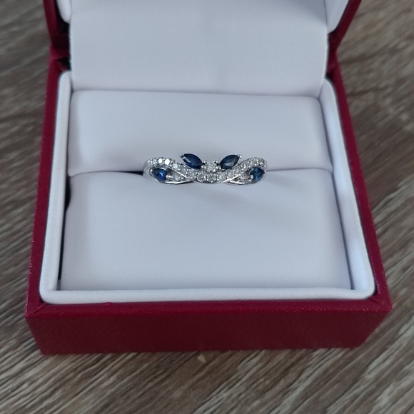 Wedding Band - Picture 3 of 4